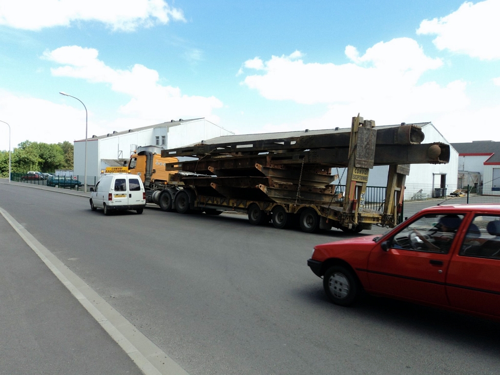 20110601 WHALE:BALEINE MOVES FROM BRÉCEY TO VIRE Bill Twohigg 050.jpg